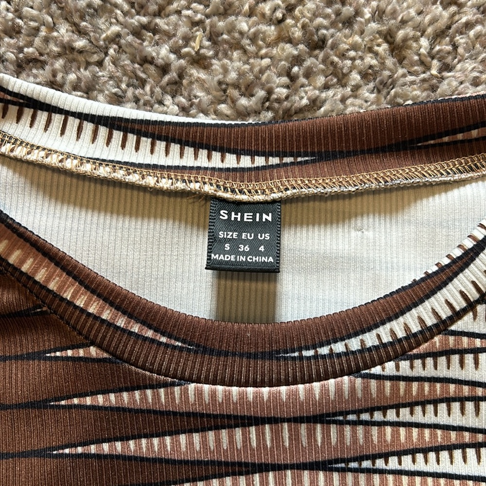 Retro Brown Pattern Long Sleeve Ribbed Crop Top - Picture 5 of 5